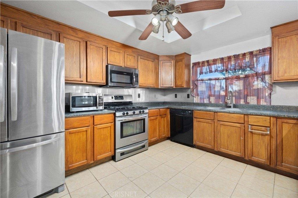 Queensglen Ave, Palmdale, CA 93591