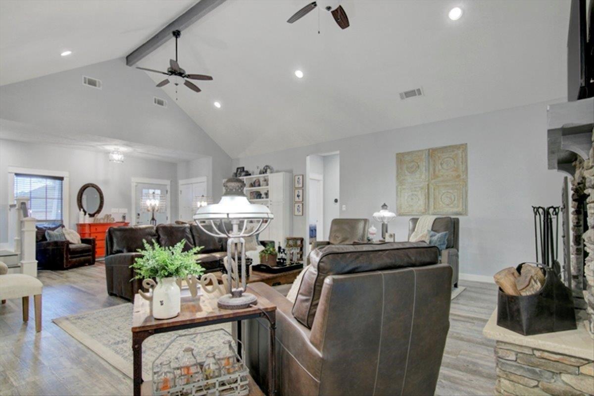 Thomas Rd, Orange, TX 77630