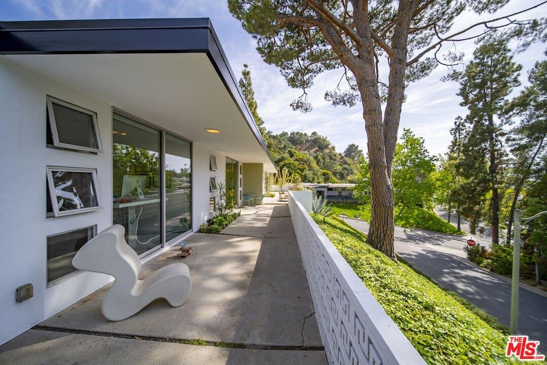 Loma Vista Dr, Beverly Hills, CA 90210
