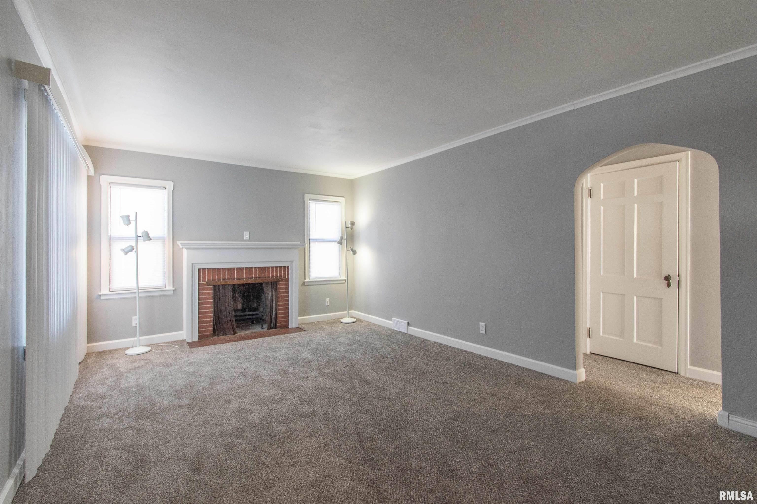 N Howell St, Davenport, IA 52804