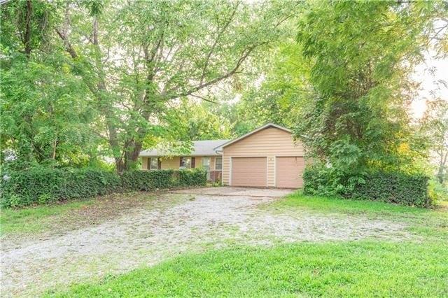 N Whitney Rd, Independence, MO 64058