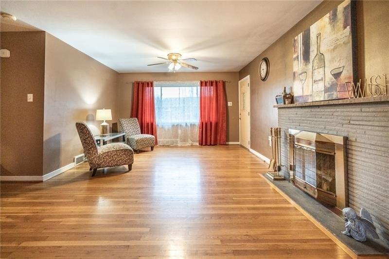 Bradley Ln, Sewickley, PA 15143