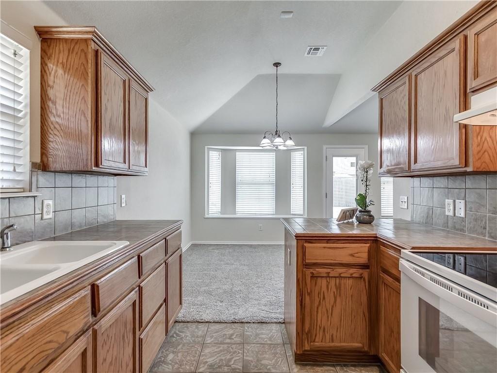 Sw 38th Pl, Moore, OK 73160