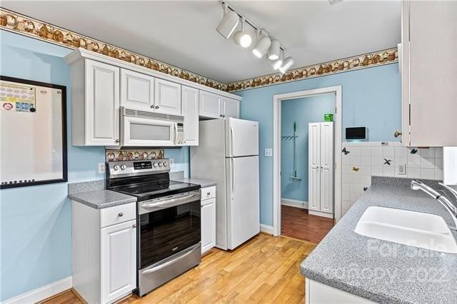 Pipers Ridge Cir Nw, Conover, NC 28613