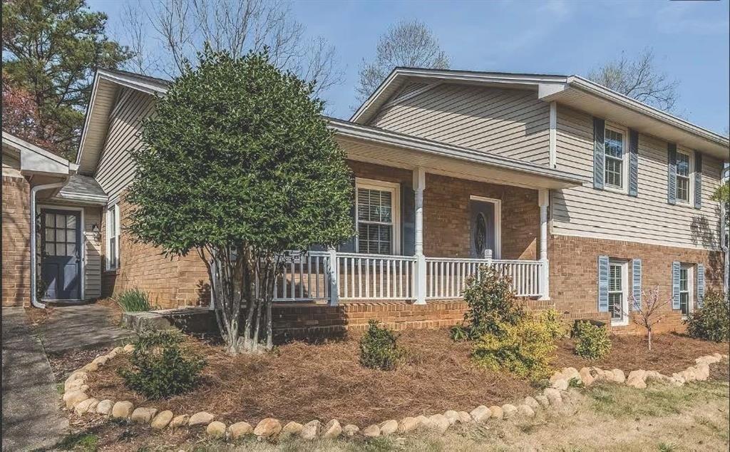 Crosshaven Dr, Roswell, GA 30075