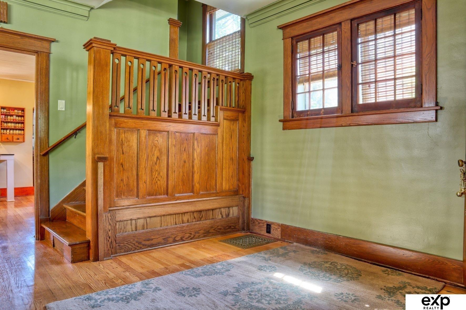 Nicholas St, Omaha, NE 68132