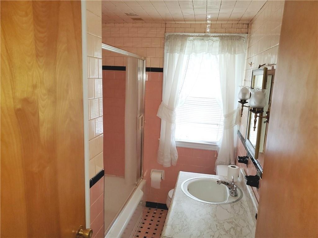 Annette Ave, Pawtucket, RI 02861