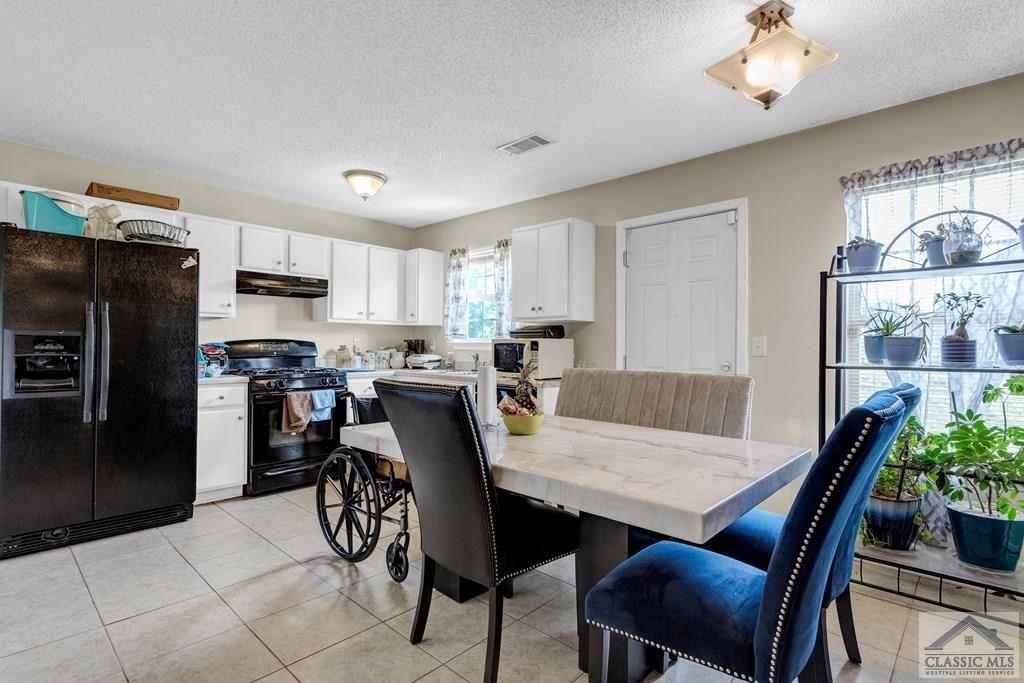 Pole Creek Ct, Lithonia, GA 30058