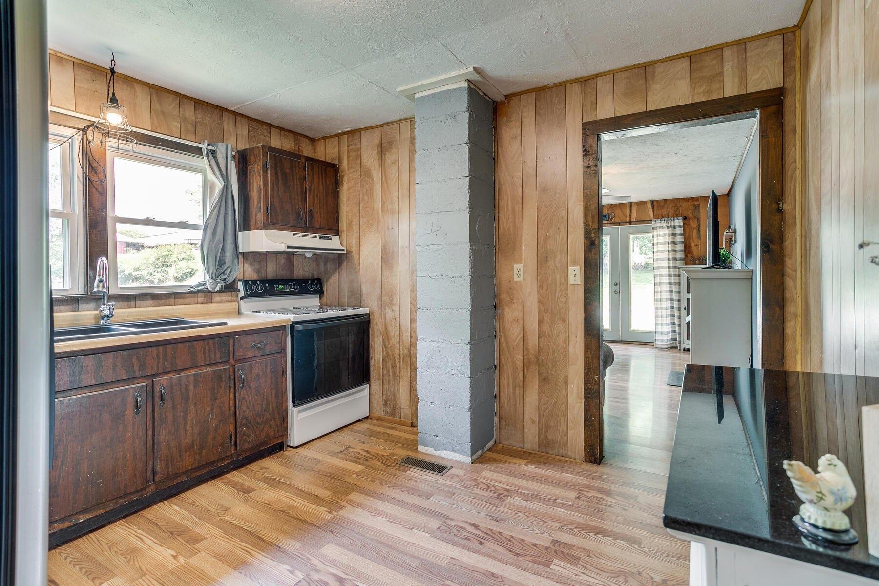 Old Thomas Bridge Rd, Bluff City, TN 37618