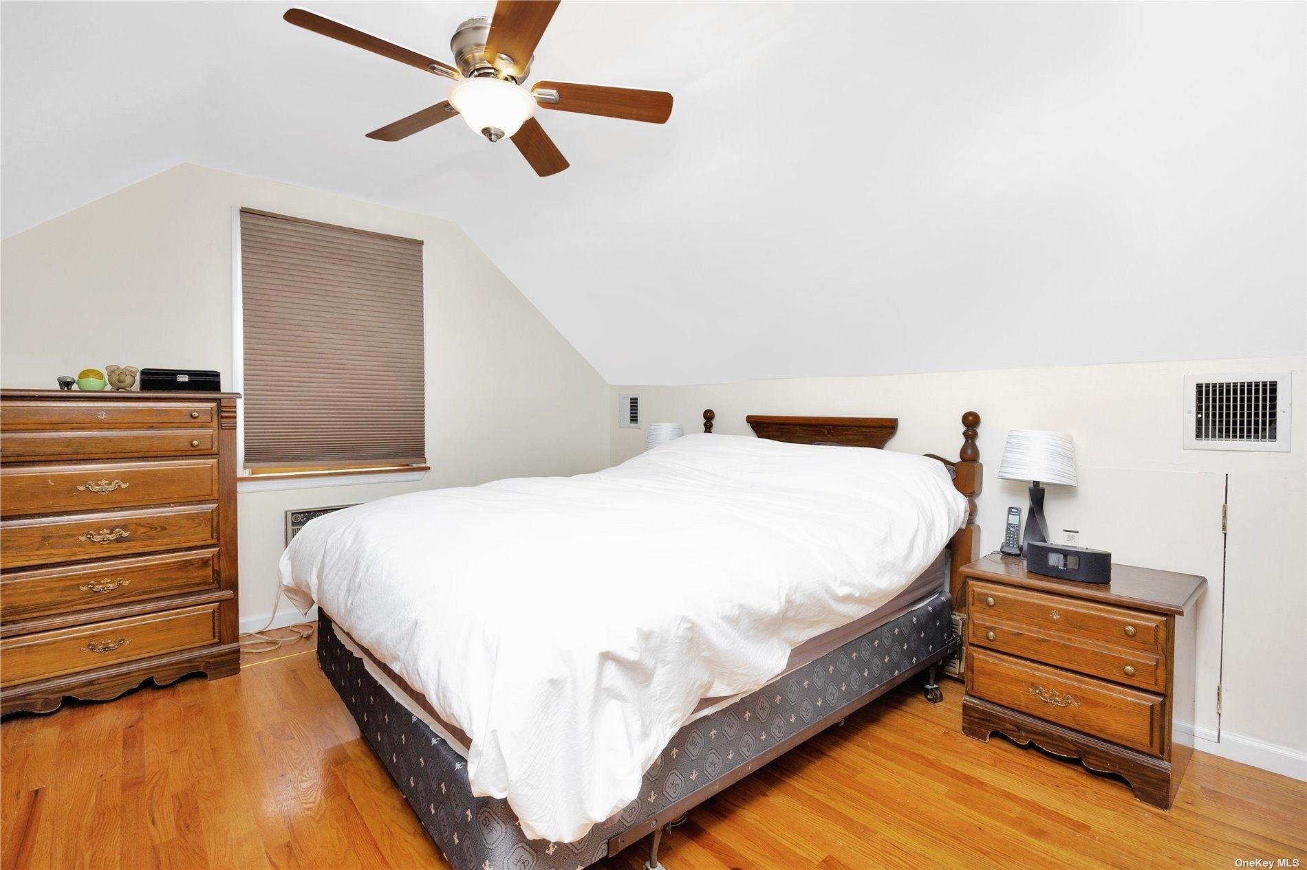Division Ave, Massapequa, NY 11758
