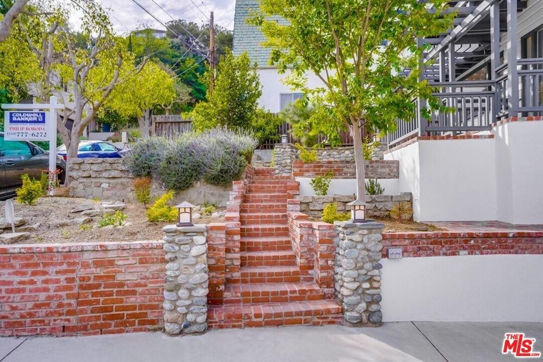 Holly Pl, Los Angeles, CA 90046