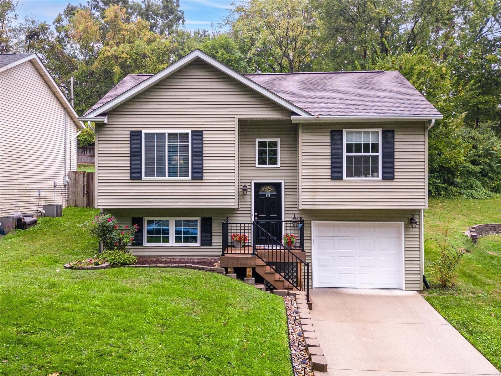 Vine St, Collinsville, IL 62234