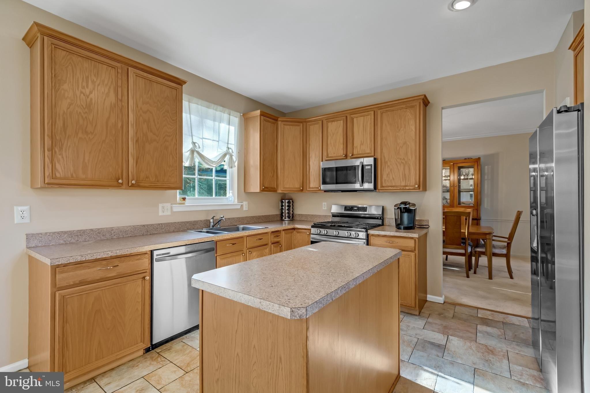 Twisting Ln, Sicklerville, NJ 08081