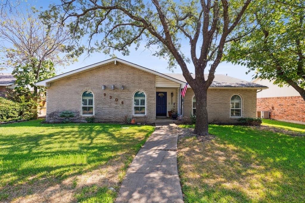 Rolling Rock Ln, Dallas, TX 75238