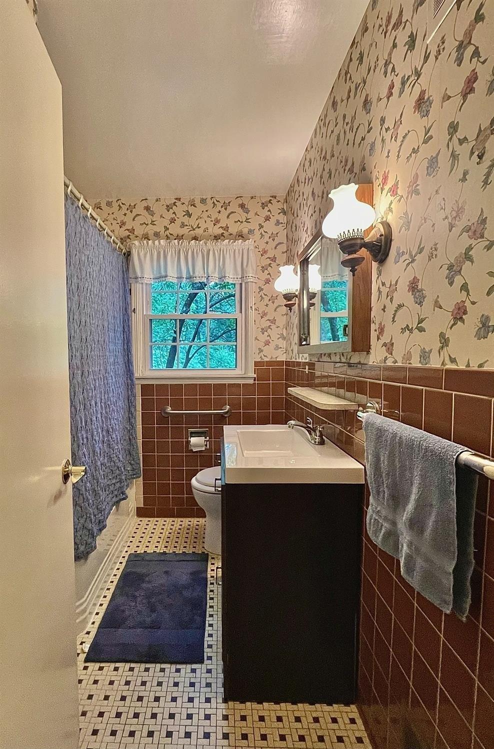 High Meadows Dr, Cincinnati, OH 45230