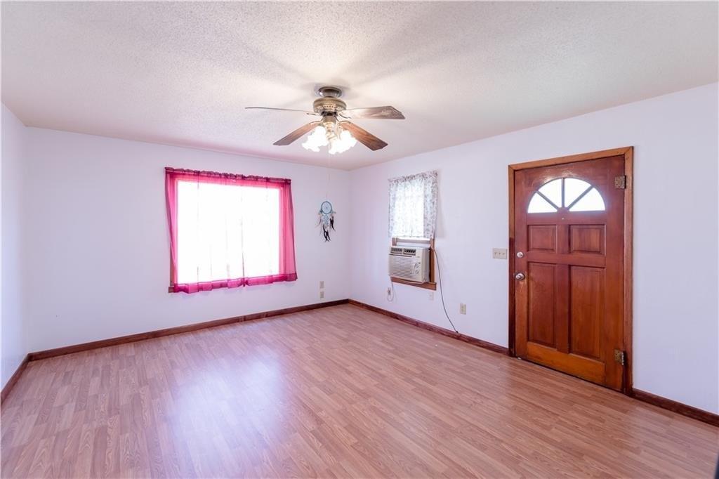 E Ninth St, Leedey, OK 73654
