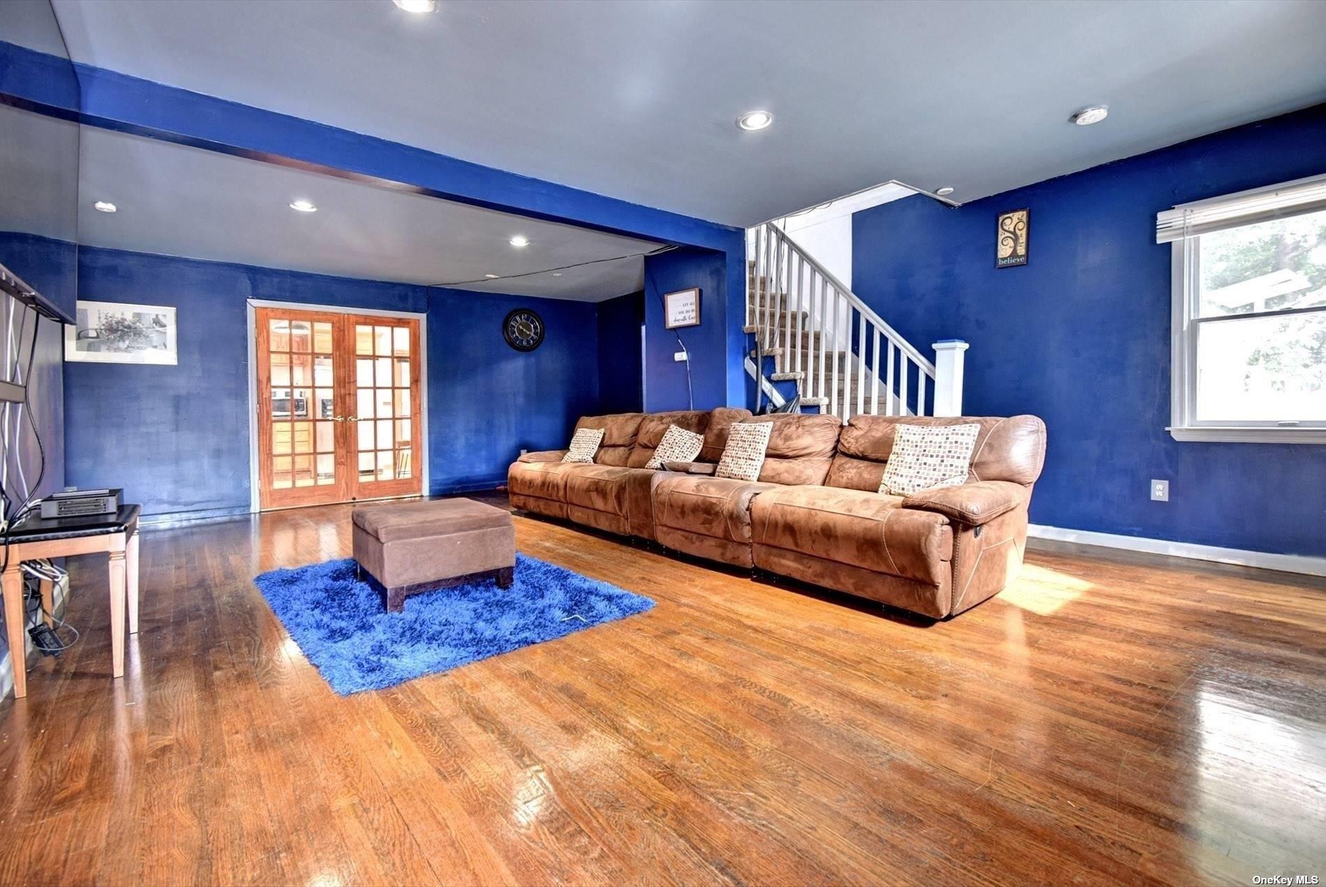 Lincoln Ave, Bohemia, NY 11716