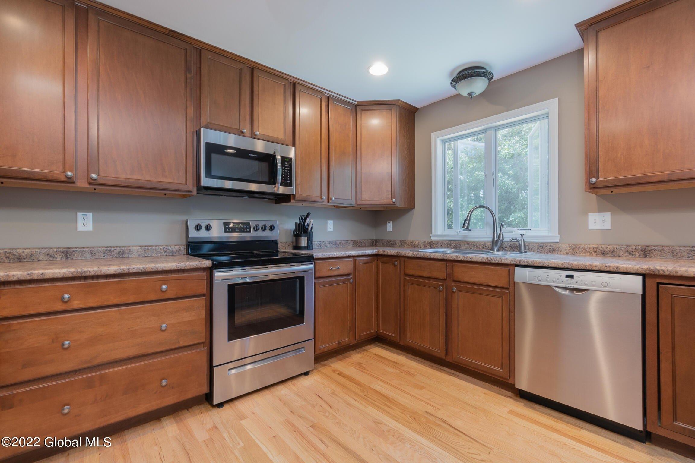 Clubhouse Ct, Saratoga Springs, NY 12866