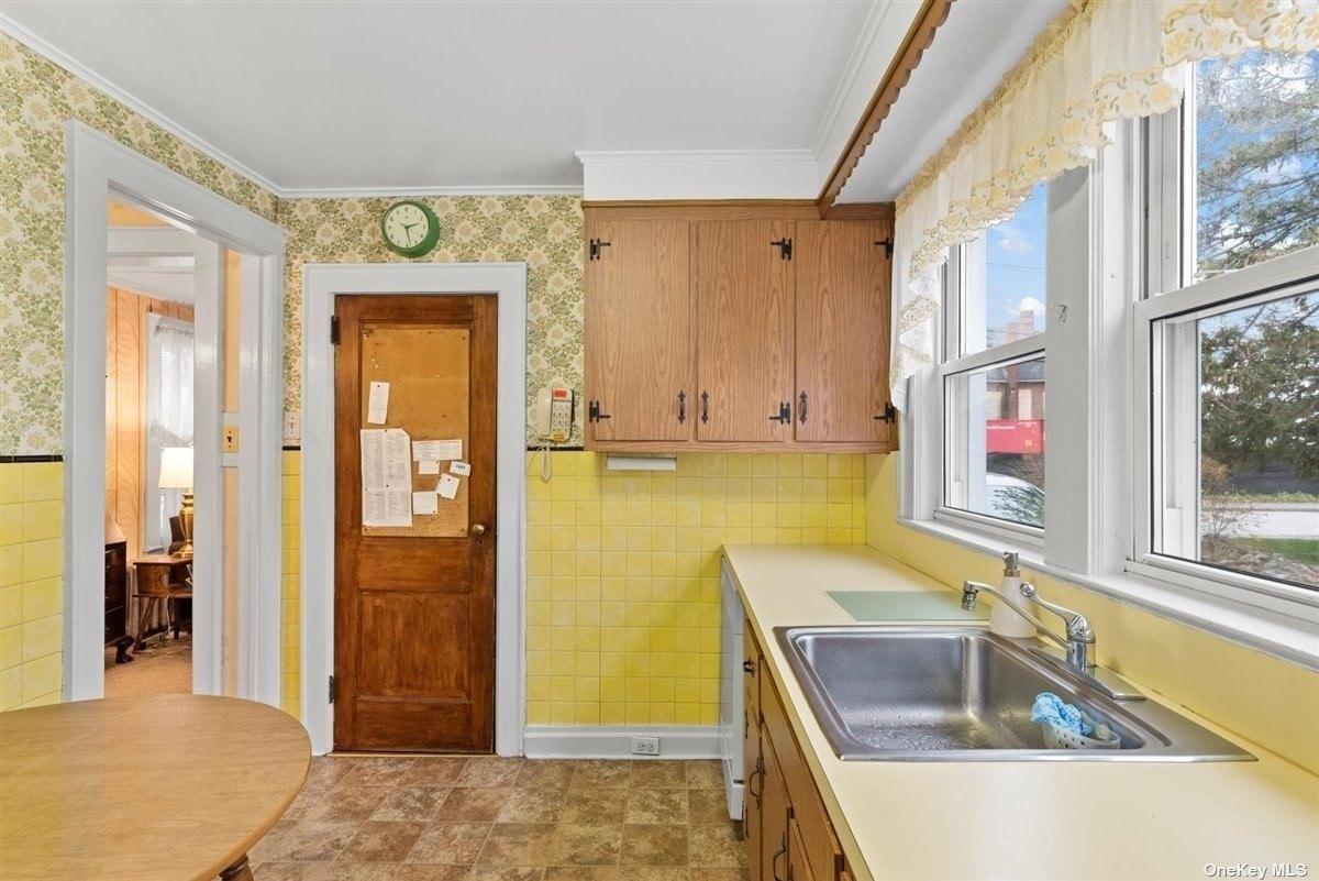 Walsh Ave, Woodmere, NY 11598