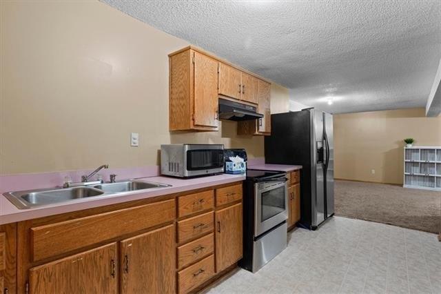 College Ave, Kansas City, MO 64130