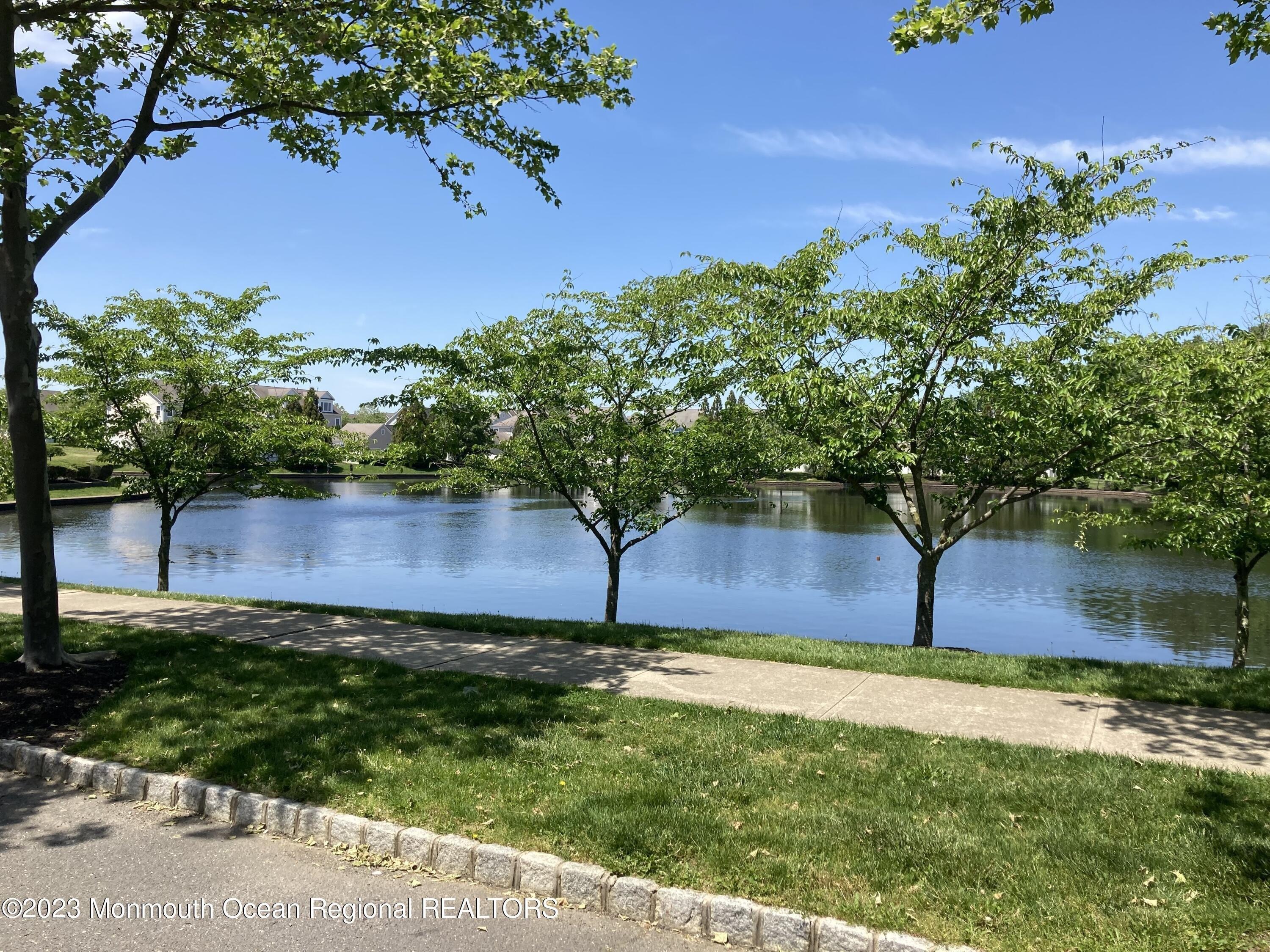 Lake Dr E, Robbinsville, NJ 08691