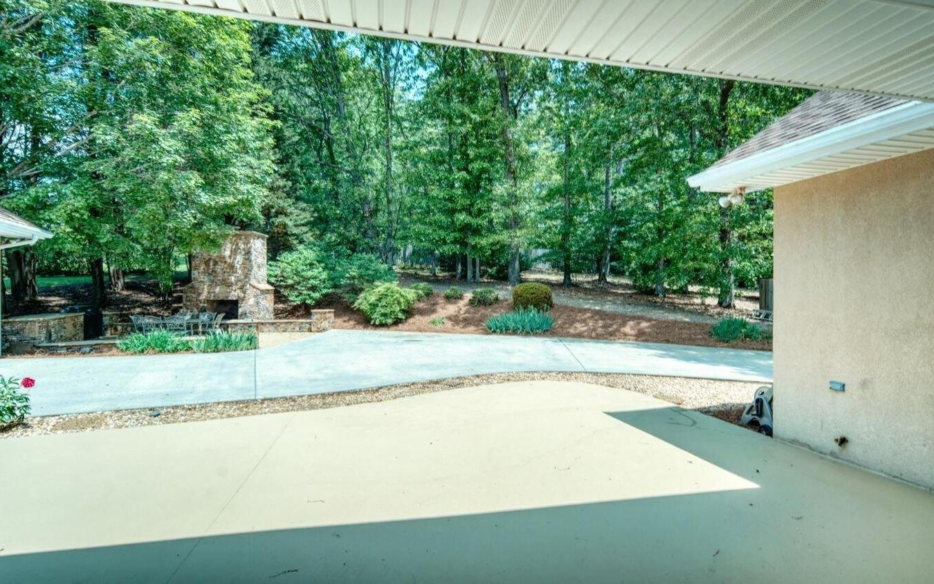 Oak Ln, Blairsville, GA 30512