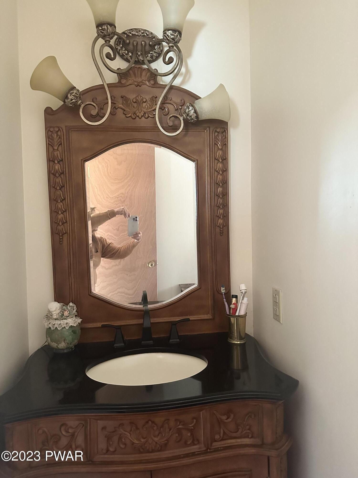Manchester Dr, Bushkill, PA 18324
