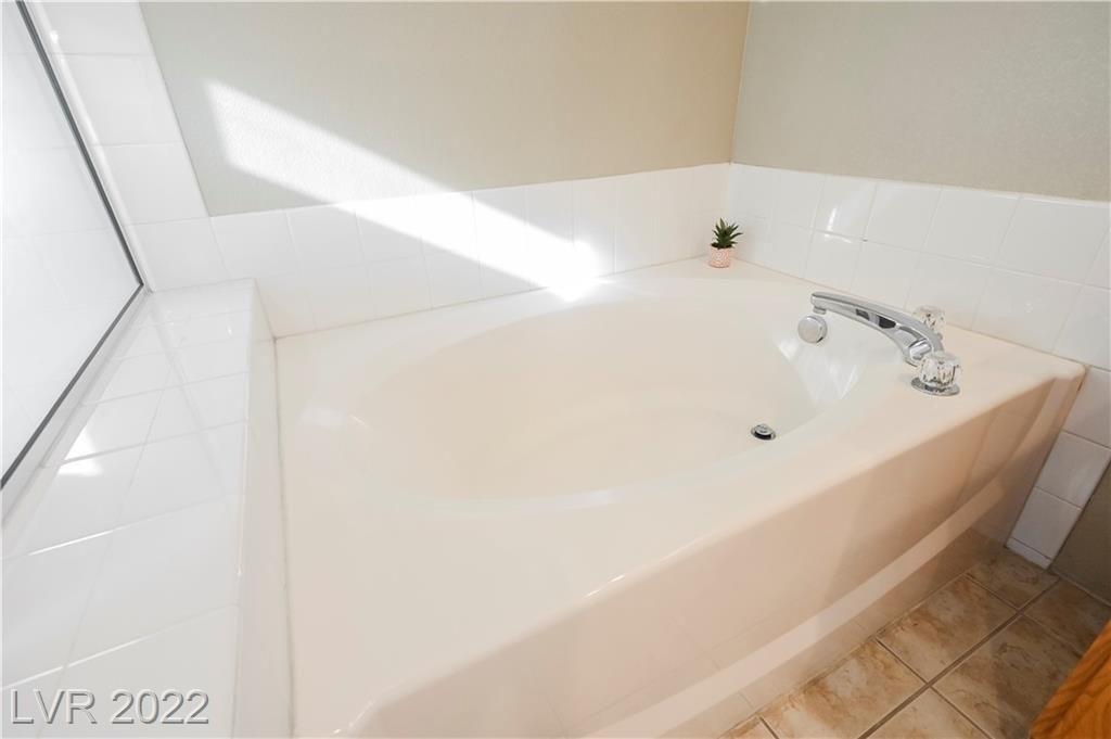 Sunset Village Cir, Henderson, NV 89014