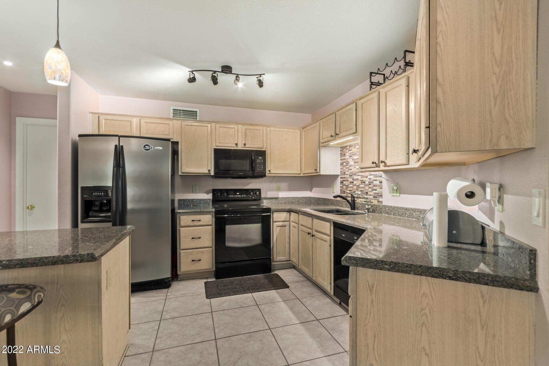 E Amberwood Dr, Phoenix, AZ 85048