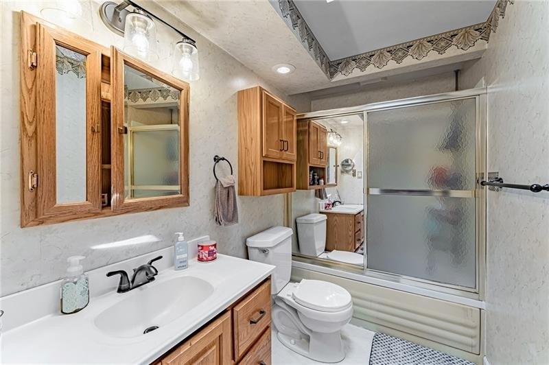 Carnival Dr, Pittsburgh, PA 15239
