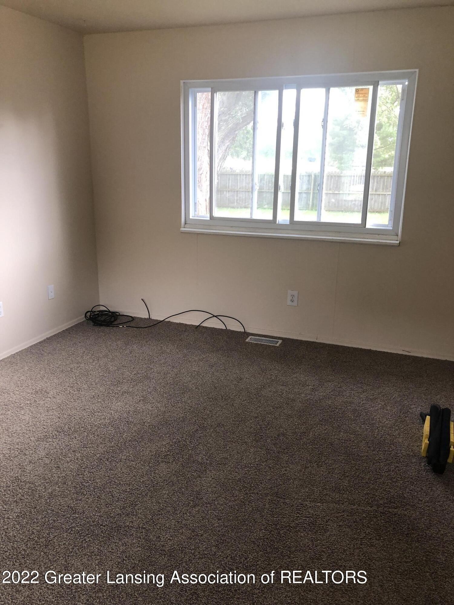 Coachlight Common St, Lansing, MI 48911