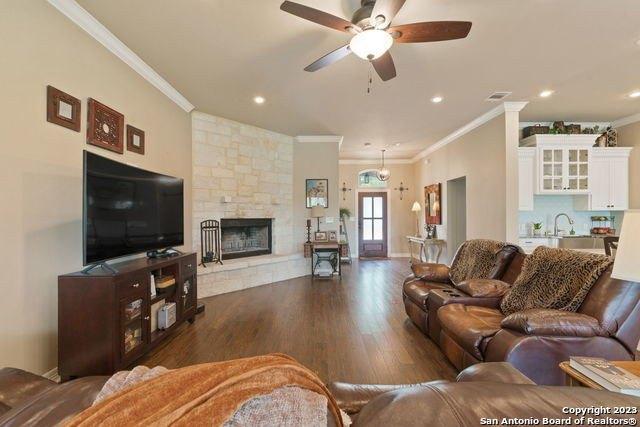 Sparkman Dr, Boerne, TX 78006