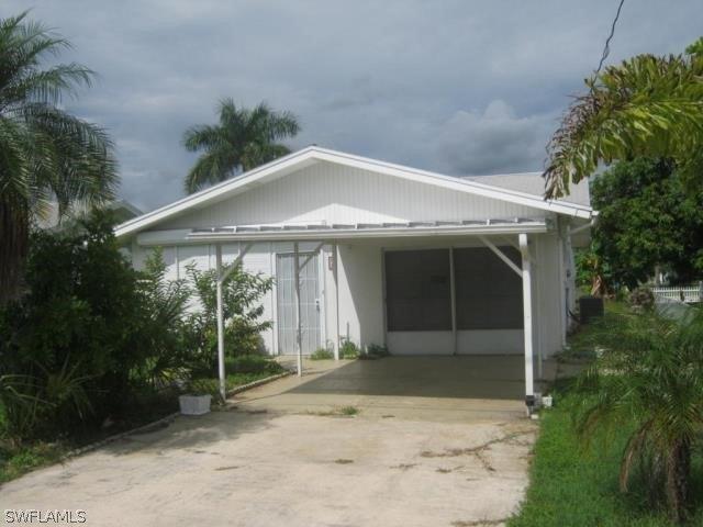 E North Shore Ave, North Fort Myers, FL 33917