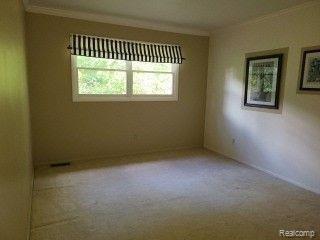 Bassett St, Livonia, MI 48150