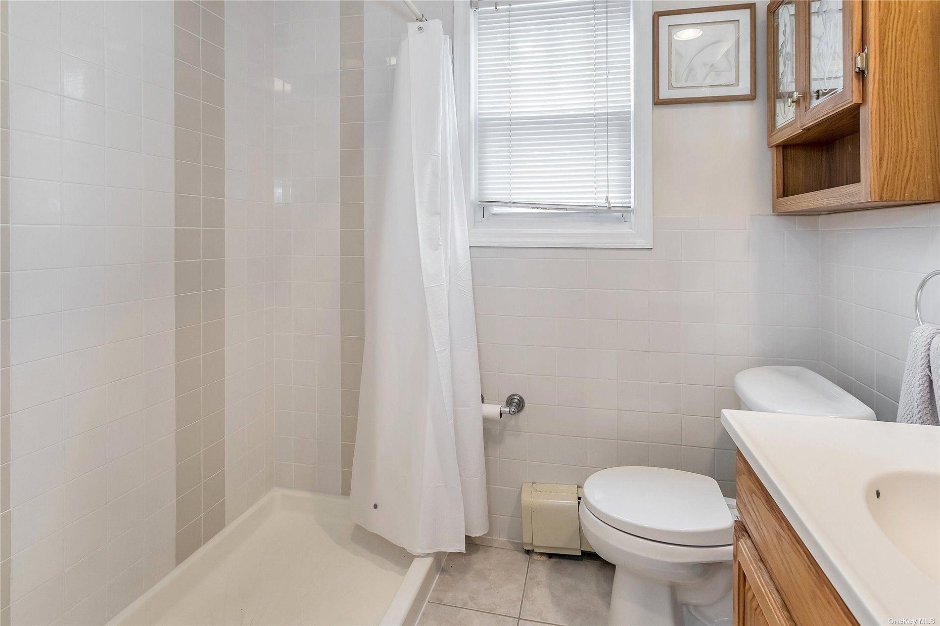 Leonard Pl, Sea Cliff, NY 11579