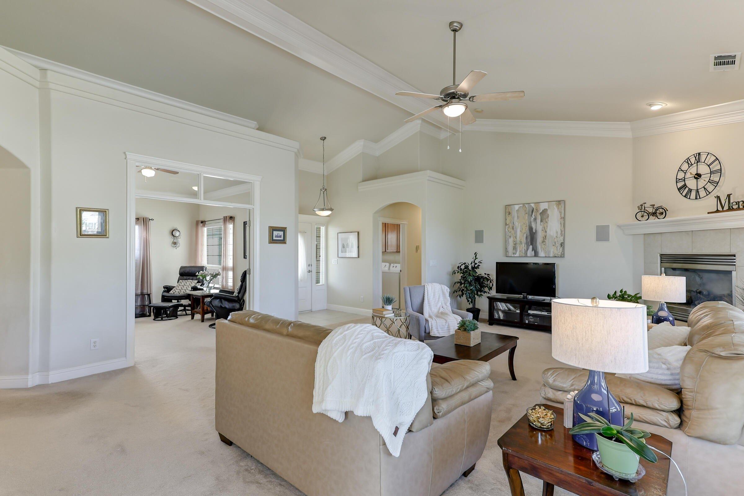 Rollingview Dr, Redding, CA 96003