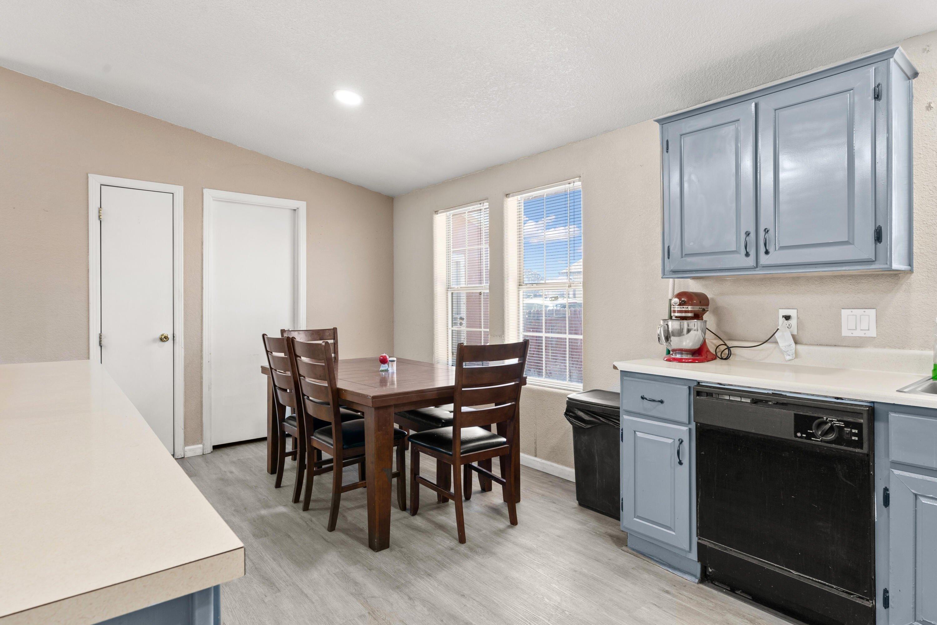 Saint James Pl Sw, Albuquerque, NM 87121