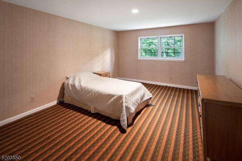 Hartshorn Dr, Short Hills, NJ 07078
