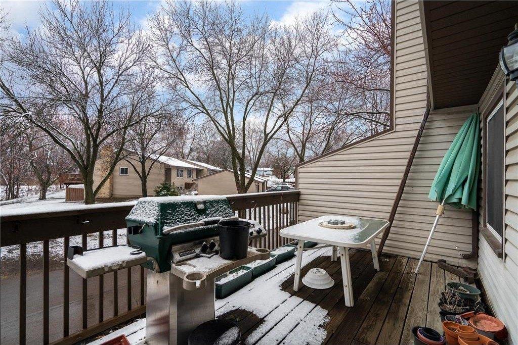 River Woods Ln, Burnsville, MN 55337