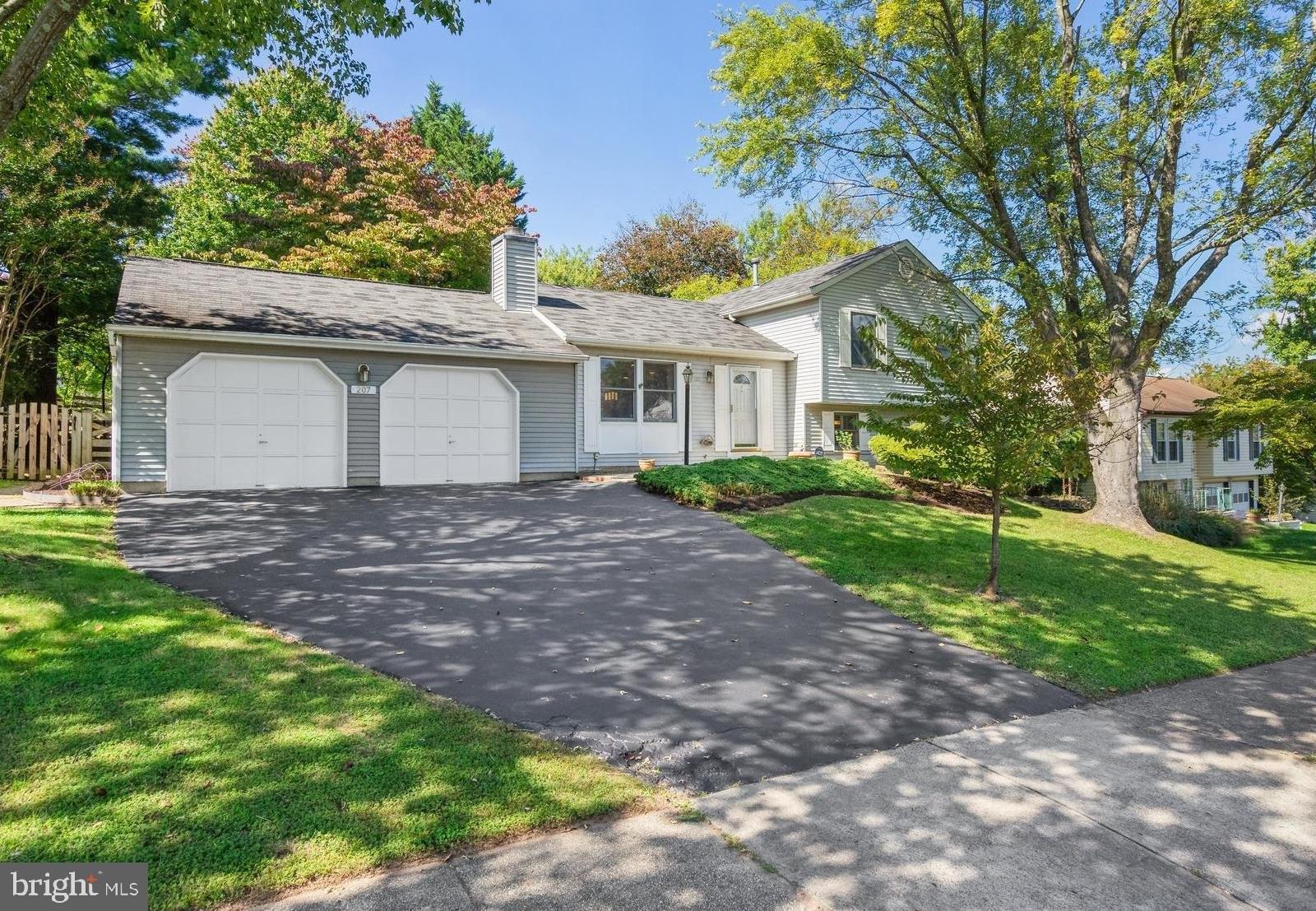N Laura Anne Dr, Sterling, VA 20164