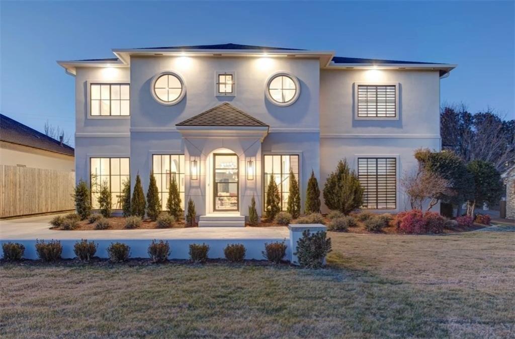 Park Manor St, Nichols Hills, OK 73116