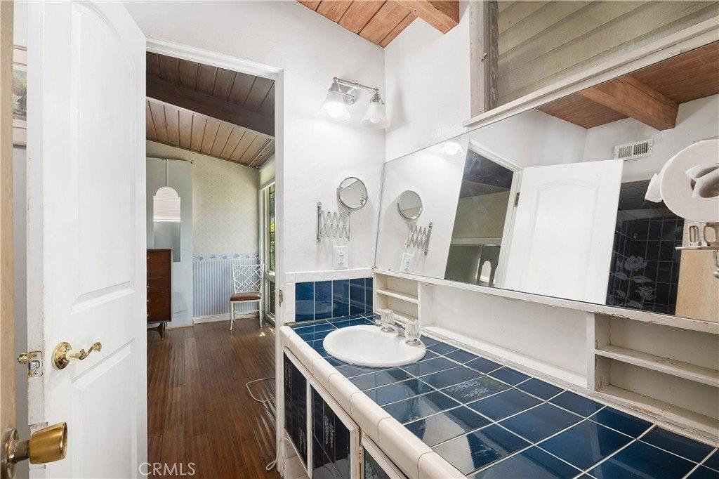 Epsilon St, Woodland Hills, CA 91364
