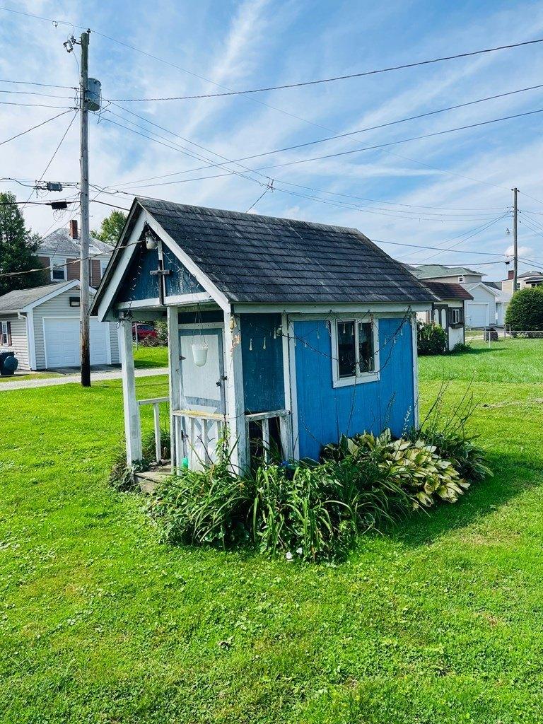 4th St, Moundsville, WV 26041