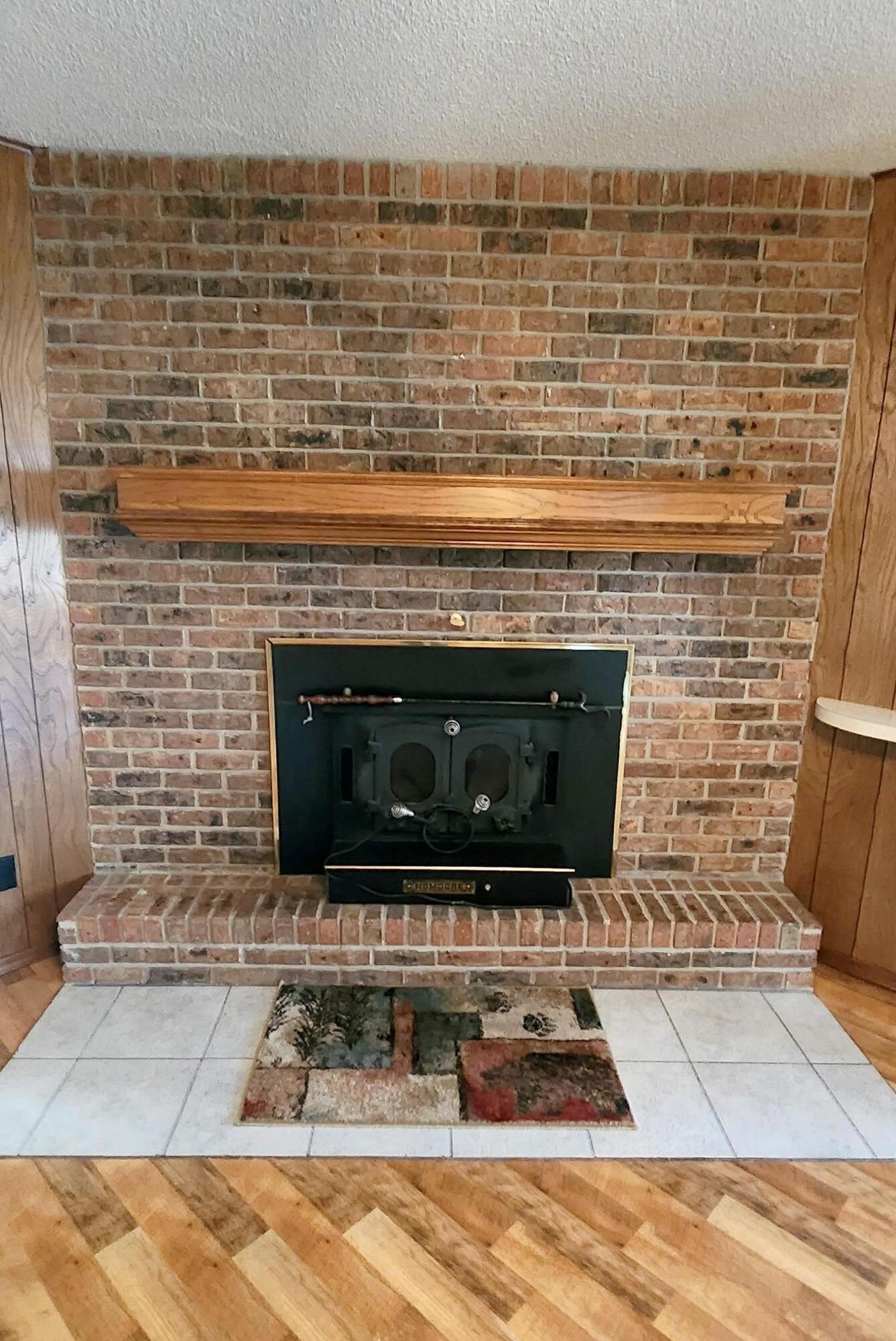 E Ritter St, Republic, MO 65738