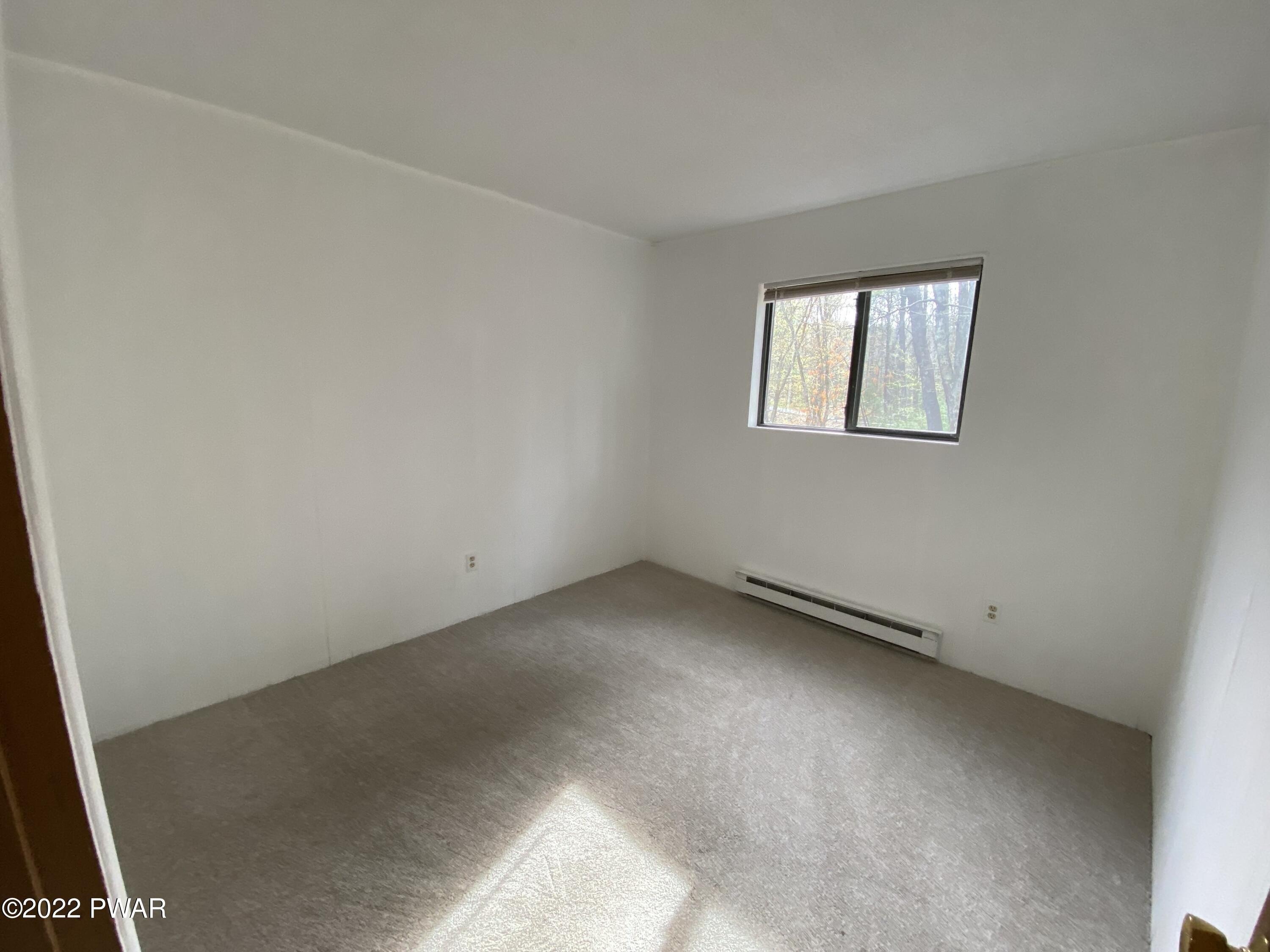 Lollipop Ln, Dingmans Ferry, PA 18328