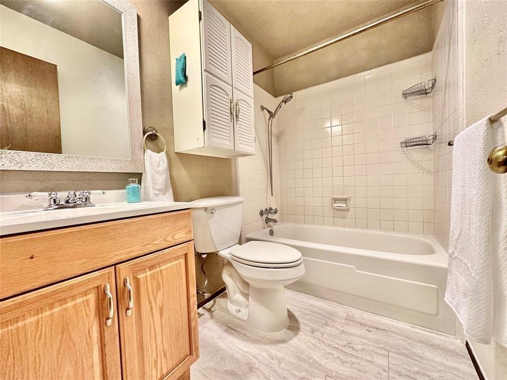Paxton Dr, Carrollton, TX 75007