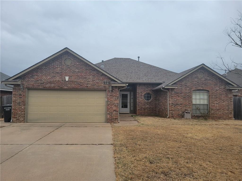 Loyd Ln, Moore, OK 73160