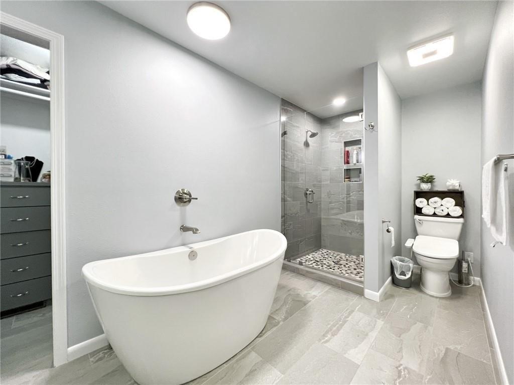 W Oak St, Rogers, AR 72758