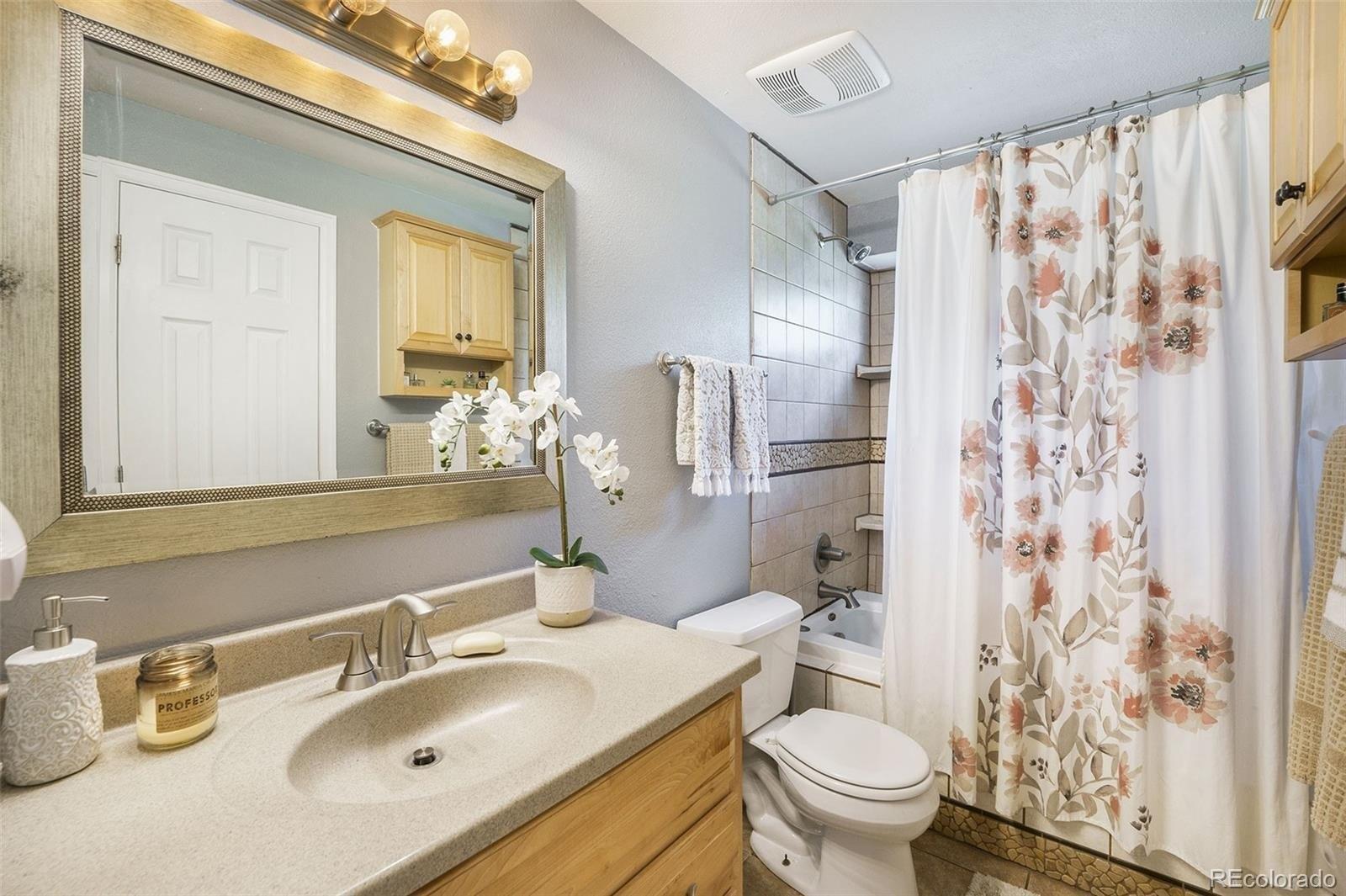 Iris Way, Broomfield, CO 80021