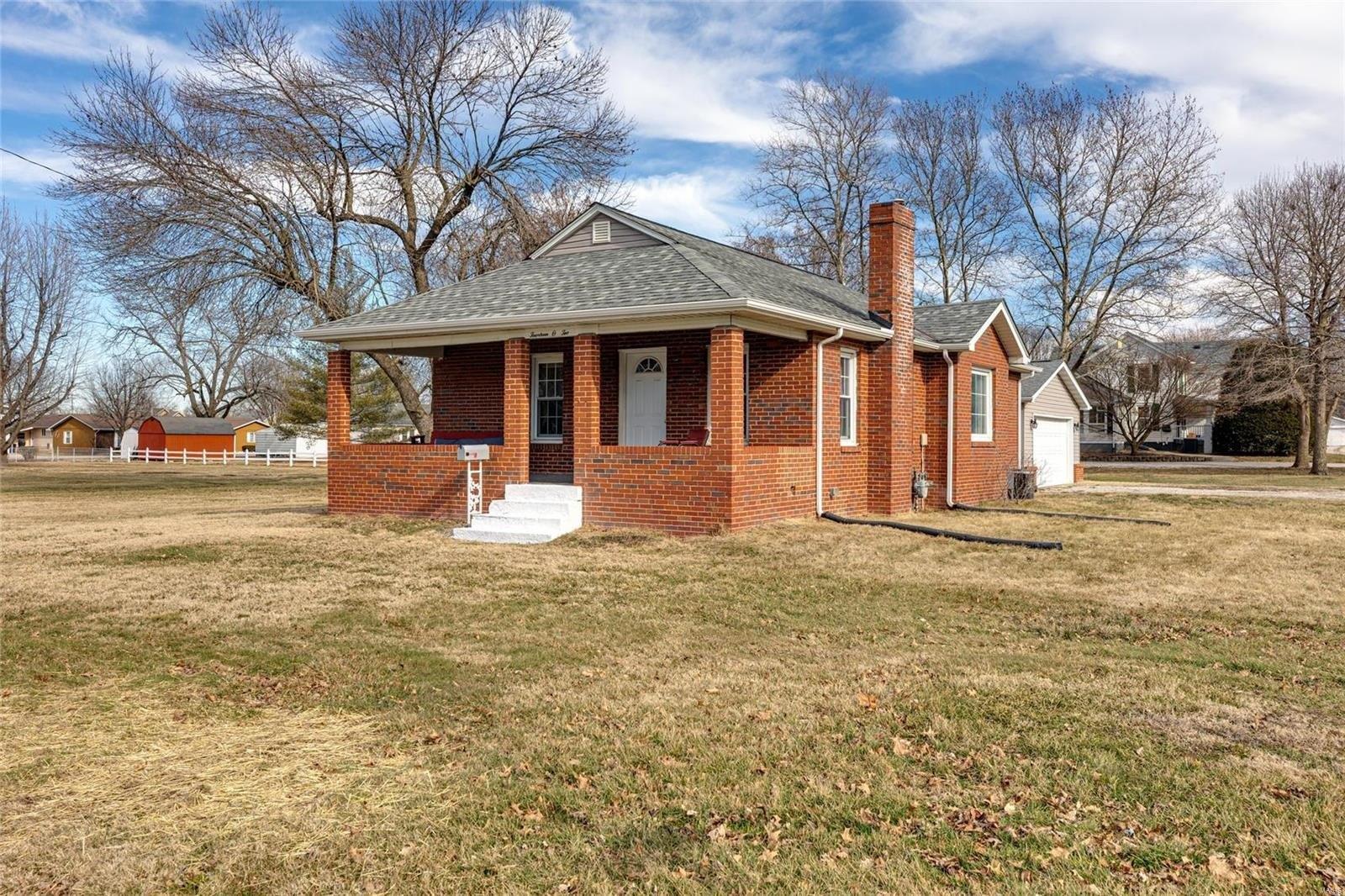 N Harrison St, Litchfield, IL 62056